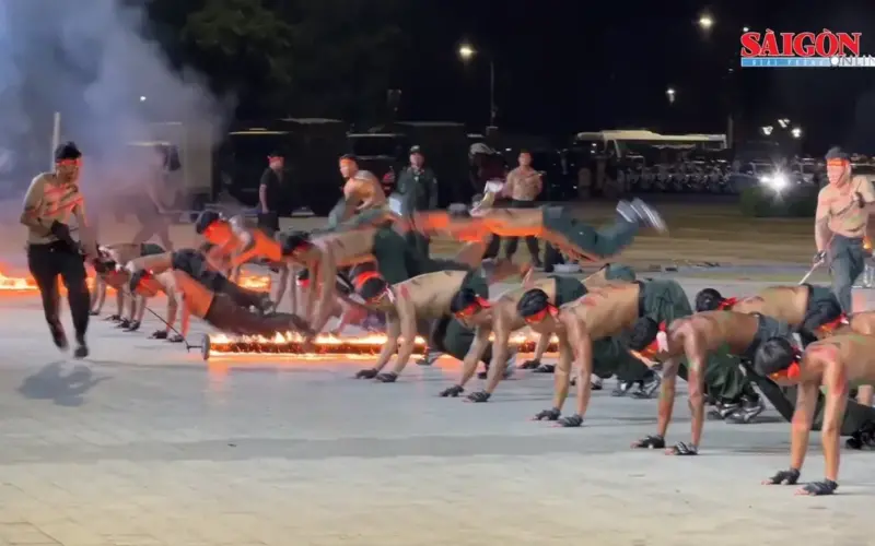 عرض مذهل في مهرجان الشرطة العسكرية والفنون القتالية والرياضة.
